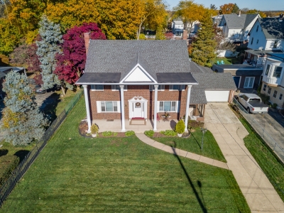 556 Leverington Ave - 1